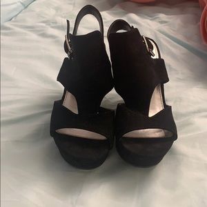 Black wedges